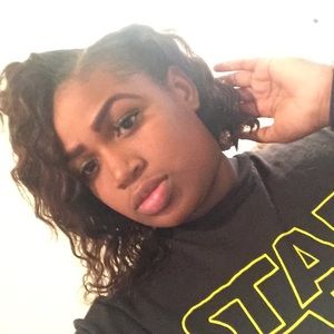 Meet your Posher, Takira